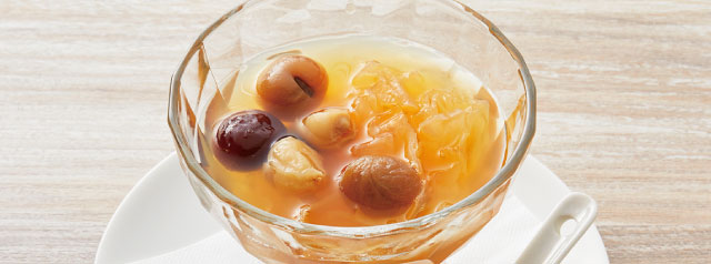 キクラゲ・棗・竜眼・蓮の実の甘いスープ