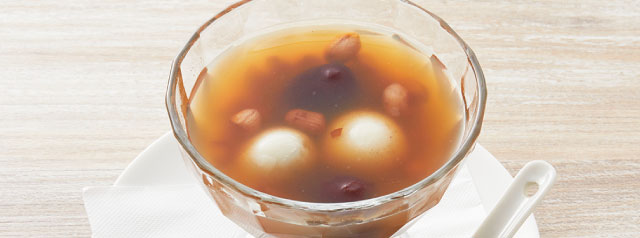 ゴマ餡白玉と棗とピーナツのぜんざい