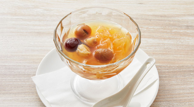 キクラゲ・棗・竜眼・蓮の実の甘いスープ