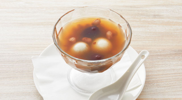 ゴマ餡白玉と棗とピーナツのぜんざい